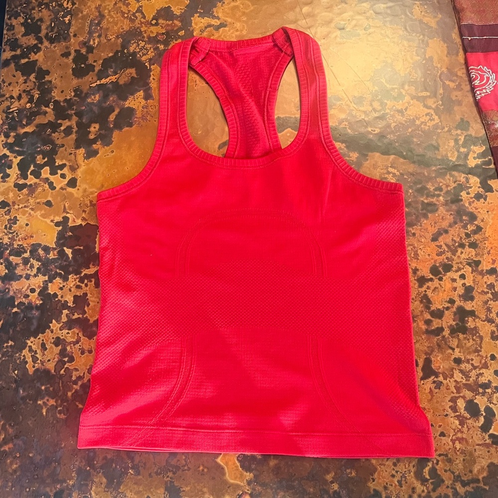 Lululemon swiftly tank red size 4
